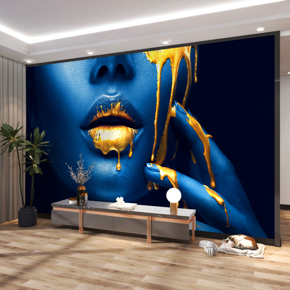 Fototapeta dziewczyna ze złotą farbą do ust