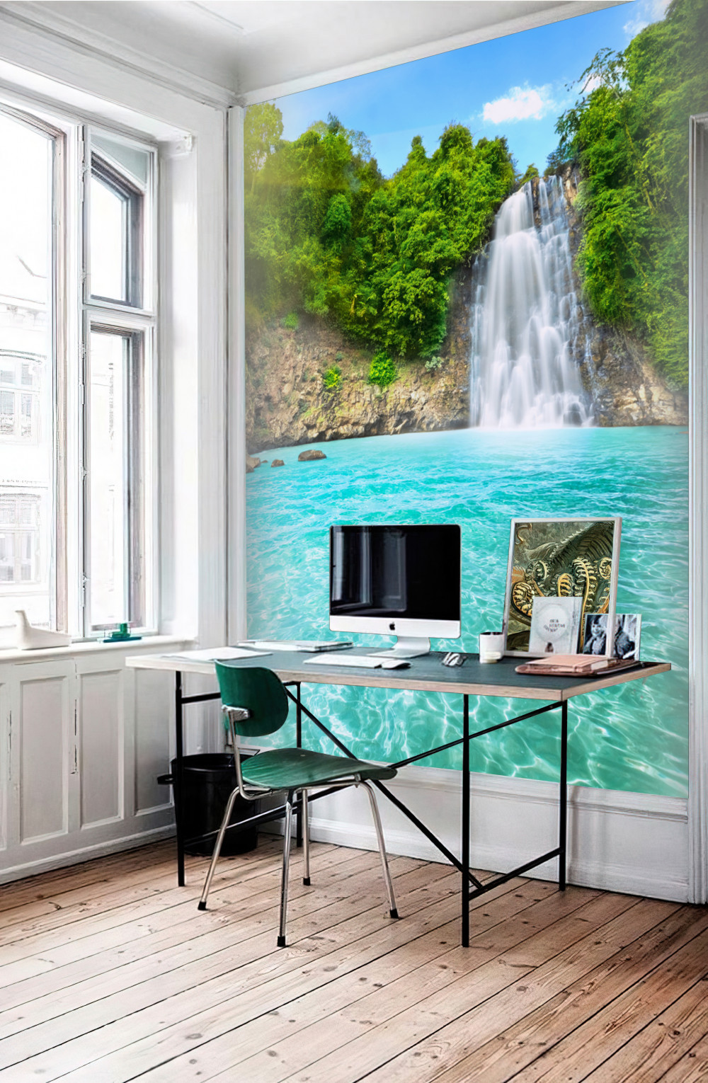 Fototapeta krystalicznie czyste wody wodospadu w górskim lesie