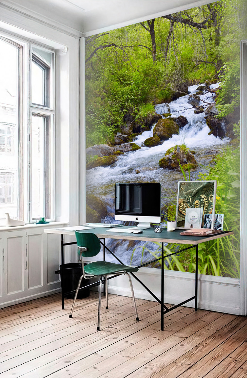 Fototapeta wściekły górski wodospad pośrodku lasu