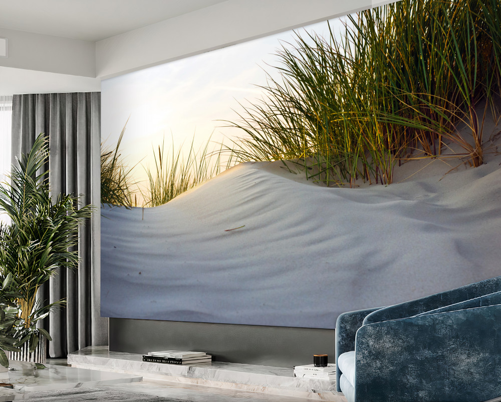 Fototapeta piaszczysta plaża z zielenią o świcie