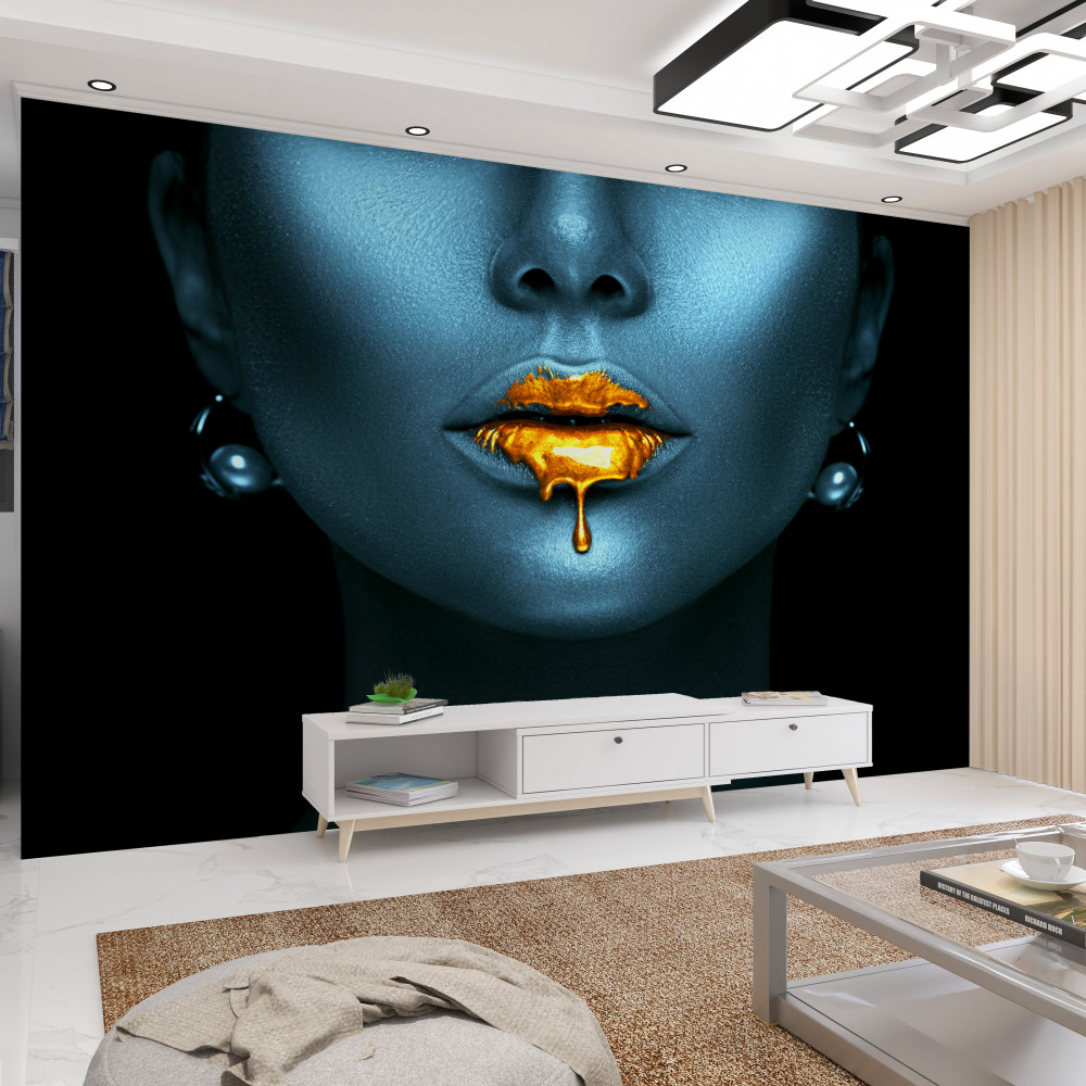 Fototapeta dziewczyna ze złotą farbą do ust