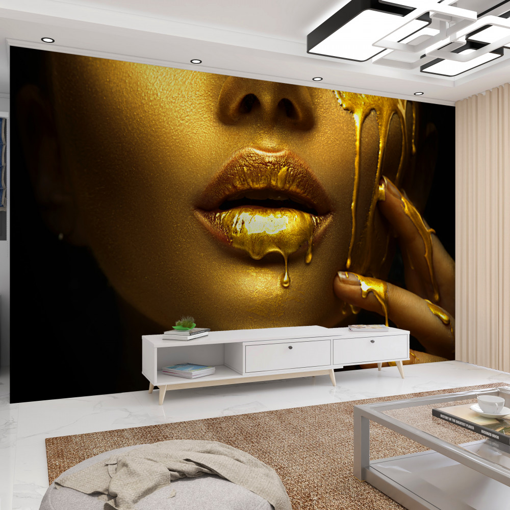 Fototapeta dziewczyna w złotej farbie