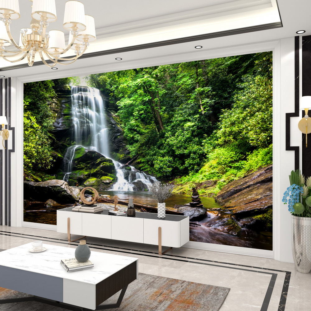 Fototapeta wody spadające z górskiego wodospadu do lasu