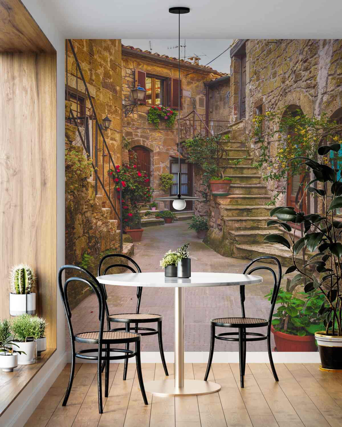 Fototapeta schody z kwiatami na starym dziedzińcu