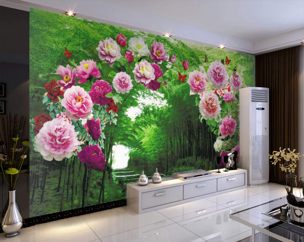 Fototapeta różowe kwiaty przy wejściu do lasu