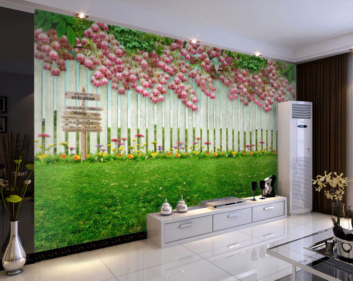 Fototapeta różowe kwiaty wiszące nad białym płotem