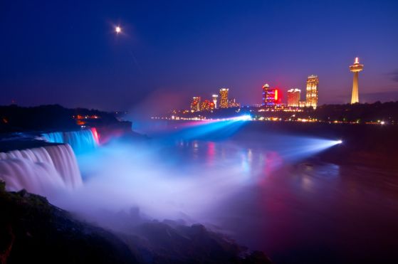 Fototapeta Nocne oświetlenie wodospadu Niagara