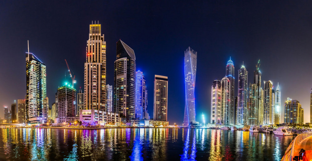 Fototapeta piękna nocna ulica Dubaju