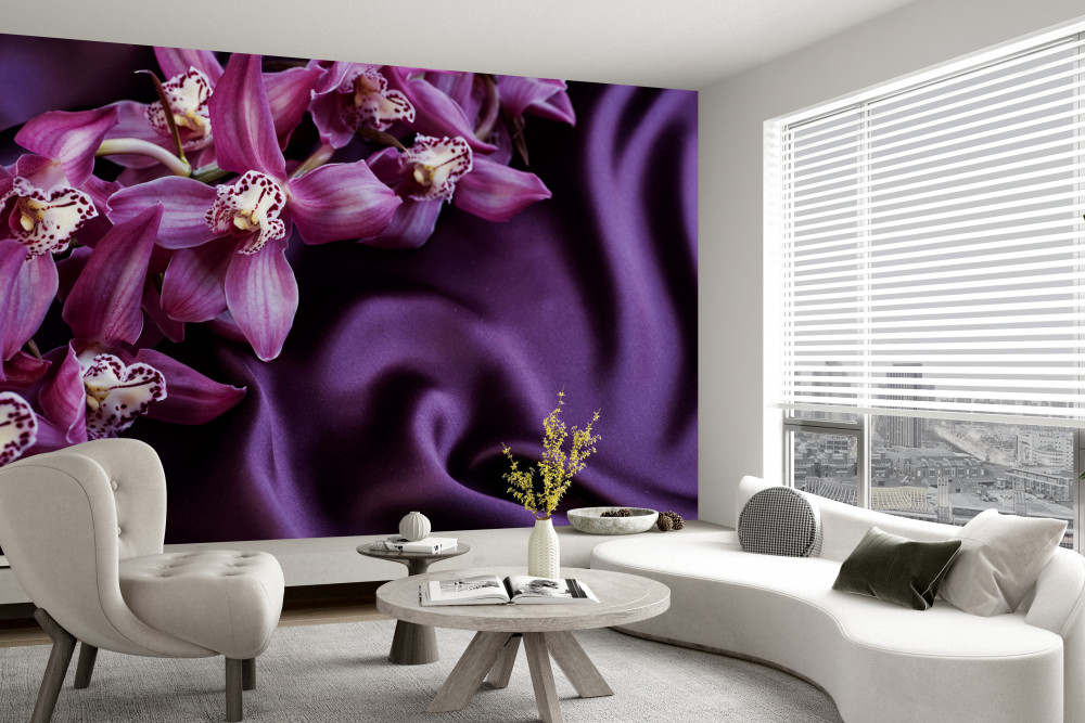 Fototapeta fioletowe orchidee na fioletowej satynowej tkaninie