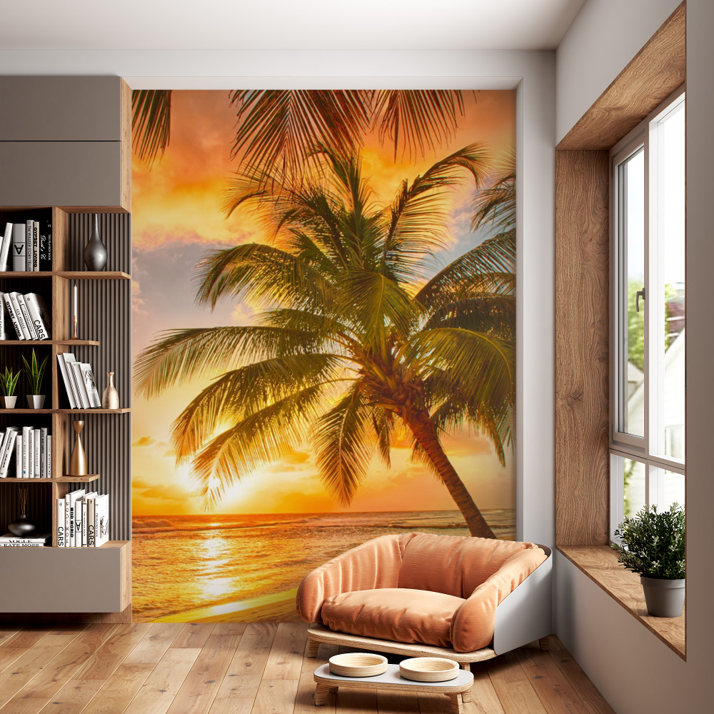 Fototapeta palma na plaży o zachodzie słońca